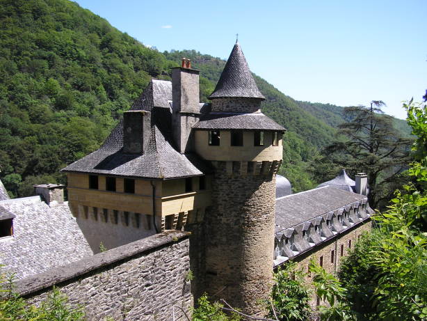 La tour de l'entrée, surnommée donjon